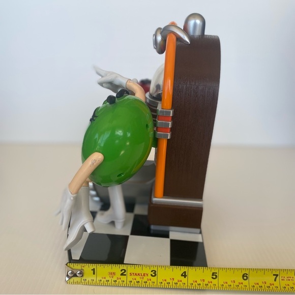 M&M’s Rock'n Roll Cafe Jukebox Candy Dispenser Limited Edition Collectib… - Picture 9 of 11